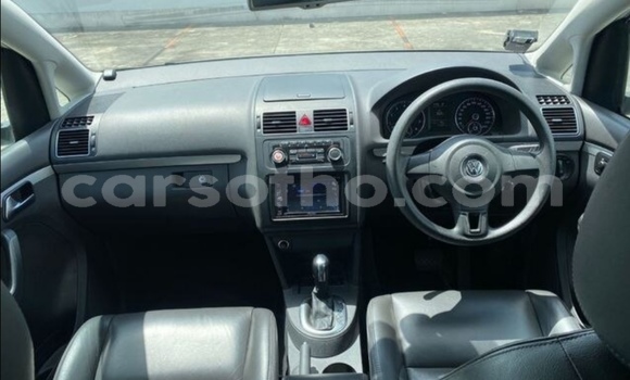 Buy Used Volkswagen Touran White Car in Butha Buthe in Butha-Buthe Buy Used Volkswagen Touran White Car in Butha Buthe in Butha-Buthe