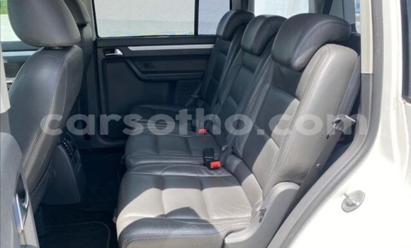 Buy Used Volkswagen Touran White Car in Butha Buthe in Butha-Buthe Buy Used Volkswagen Touran White Car in Butha Buthe in Butha-Buthe