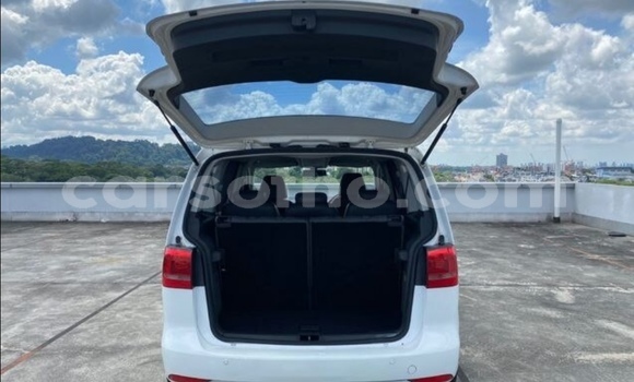 Buy Used Volkswagen Touran White Car in Butha Buthe in Butha-Buthe Buy Used Volkswagen Touran White Car in Butha Buthe in Butha-Buthe