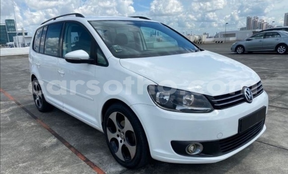 Buy Used Volkswagen Touran White Car in Butha Buthe in Butha-Buthe Buy Used Volkswagen Touran White Car in Butha Buthe in Butha-Buthe