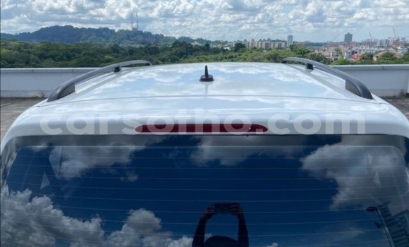 Buy Used Volkswagen Touran White Car in Butha Buthe in Butha-Buthe Buy Used Volkswagen Touran White Car in Butha Buthe in Butha-Buthe