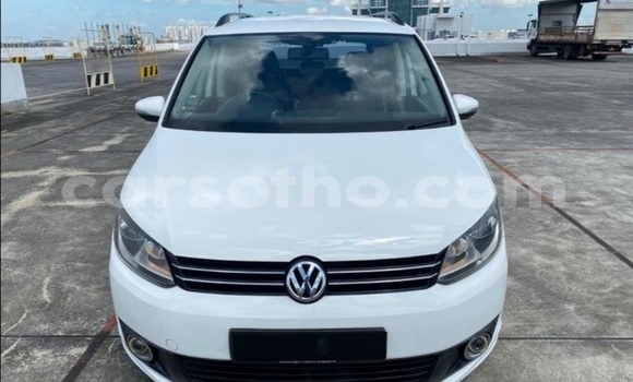 Buy Used Volkswagen Touran White Car in Butha Buthe in Butha-Buthe Buy Used Volkswagen Touran White Car in Butha Buthe in Butha-Buthe