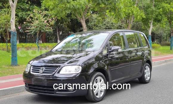 Buy Used Volkswagen Touran Silver Car in Maseru in Maseru Buy Used Volkswagen Touran Silver Car in Maseru in Maseru