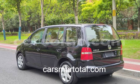 Buy Used Volkswagen Touran Silver Car in Maseru in Maseru Buy Used Volkswagen Touran Silver Car in Maseru in Maseru