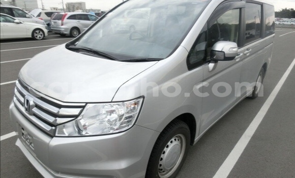 Sayi Na hannu Honda Stepwgn Silver Mota in Maseru a Maseru Sayi Na hannu Honda Stepwgn Silver Mota in Maseru a Maseru