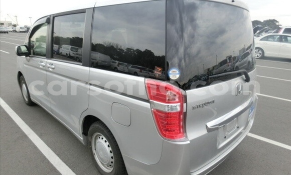 Sayi Na hannu Honda Stepwgn Silver Mota in Maseru a Maseru Sayi Na hannu Honda Stepwgn Silver Mota in Maseru a Maseru