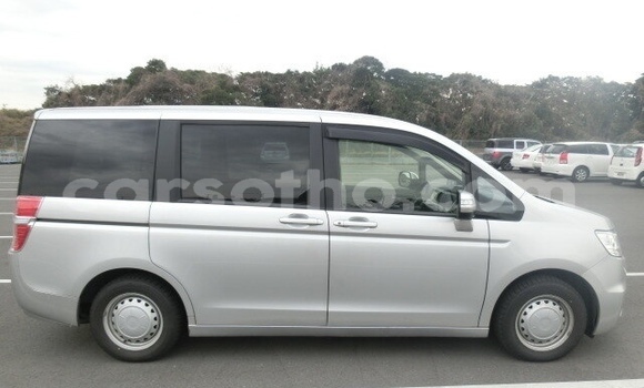 Sayi Na hannu Honda Stepwgn Silver Mota in Maseru a Maseru Sayi Na hannu Honda Stepwgn Silver Mota in Maseru a Maseru