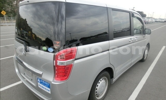 Sayi Na hannu Honda Stepwgn Silver Mota in Maseru a Maseru Sayi Na hannu Honda Stepwgn Silver Mota in Maseru a Maseru