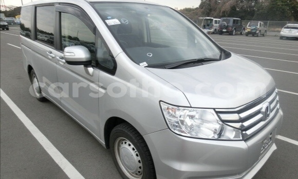 Sayi Na hannu Honda Stepwgn Silver Mota in Maseru a Maseru Sayi Na hannu Honda Stepwgn Silver Mota in Maseru a Maseru