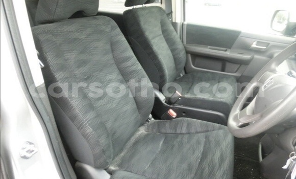 Sayi Na hannu Honda Stepwgn Silver Mota in Maseru a Maseru Sayi Na hannu Honda Stepwgn Silver Mota in Maseru a Maseru