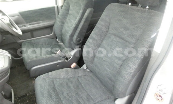 Sayi Na hannu Honda Stepwgn Silver Mota in Maseru a Maseru Sayi Na hannu Honda Stepwgn Silver Mota in Maseru a Maseru