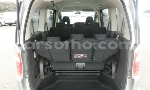 Sayi Na hannu Honda Stepwgn Silver Mota in Maseru a Maseru Sayi Na hannu Honda Stepwgn Silver Mota in Maseru a Maseru