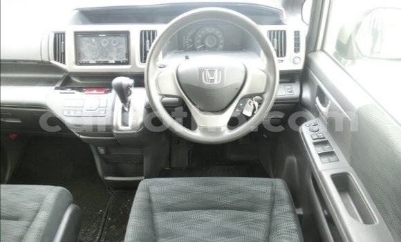 Sayi Na hannu Honda Stepwgn Silver Mota in Maseru a Maseru Sayi Na hannu Honda Stepwgn Silver Mota in Maseru a Maseru