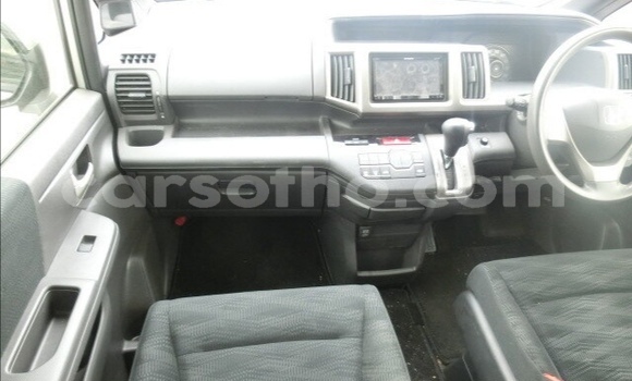 Sayi Na hannu Honda Stepwgn Silver Mota in Maseru a Maseru Sayi Na hannu Honda Stepwgn Silver Mota in Maseru a Maseru