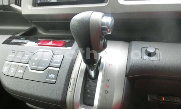 Sayi Na hannu Honda Stepwgn Silver Mota in Maseru a Maseru Sayi Na hannu Honda Stepwgn Silver Mota in Maseru a Maseru