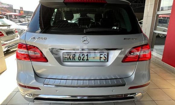 Sayi Na hannu Mercedes-Benz ML–Class Silver Mota in Maseru a Maseru Sayi Na hannu Mercedes-Benz ML–Class Silver Mota in Maseru a Maseru