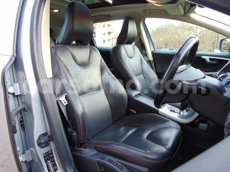 Big with watermark 2009 volvo xc60 d5 se lux awd 4