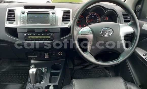 Sayi Na hannu Toyota Hilux White Mota in Maseru a Maseru Sayi Na hannu Toyota Hilux White Mota in Maseru a Maseru