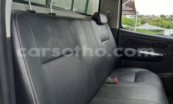 Sayi Na hannu Toyota Hilux White Mota in Maseru a Maseru Sayi Na hannu Toyota Hilux White Mota in Maseru a Maseru