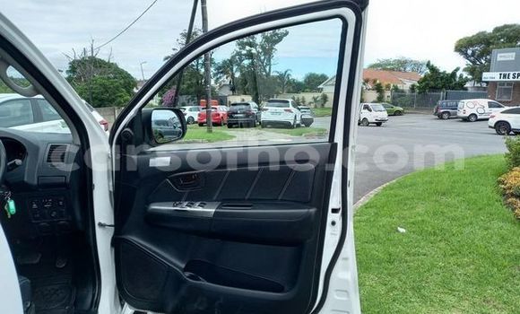 Sayi Na hannu Toyota Hilux White Mota in Maseru a Maseru Sayi Na hannu Toyota Hilux White Mota in Maseru a Maseru