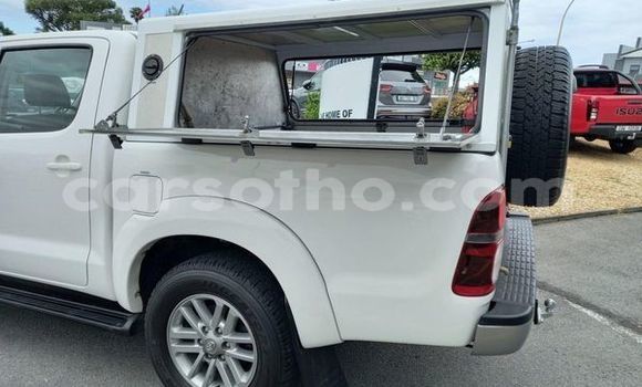Sayi Na hannu Toyota Hilux White Mota in Maseru a Maseru Sayi Na hannu Toyota Hilux White Mota in Maseru a Maseru