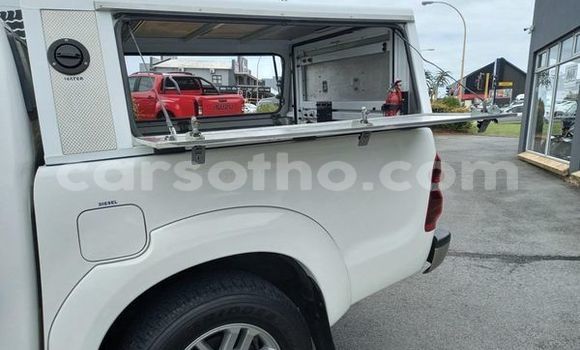 Sayi Na hannu Toyota Hilux White Mota in Maseru a Maseru Sayi Na hannu Toyota Hilux White Mota in Maseru a Maseru