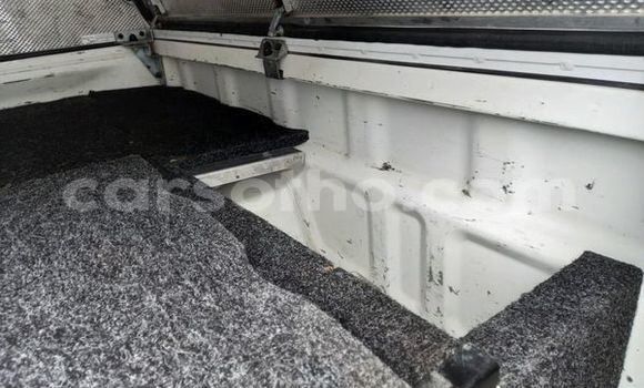 Sayi Na hannu Toyota Hilux White Mota in Maseru a Maseru Sayi Na hannu Toyota Hilux White Mota in Maseru a Maseru