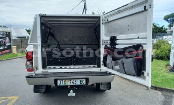 Sayi Na hannu Toyota Hilux White Mota in Maseru a Maseru Sayi Na hannu Toyota Hilux White Mota in Maseru a Maseru