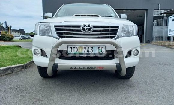 Sayi Na hannu Toyota Hilux White Mota in Maseru a Maseru Sayi Na hannu Toyota Hilux White Mota in Maseru a Maseru