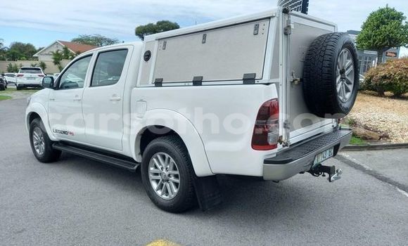 Sayi Na hannu Toyota Hilux White Mota in Maseru a Maseru Sayi Na hannu Toyota Hilux White Mota in Maseru a Maseru