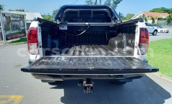 اشتري مستعمل Toyota Hilux White سيارة في Maseru في Maseru اشتري مستعمل Toyota Hilux White سيارة في Maseru في Maseru
