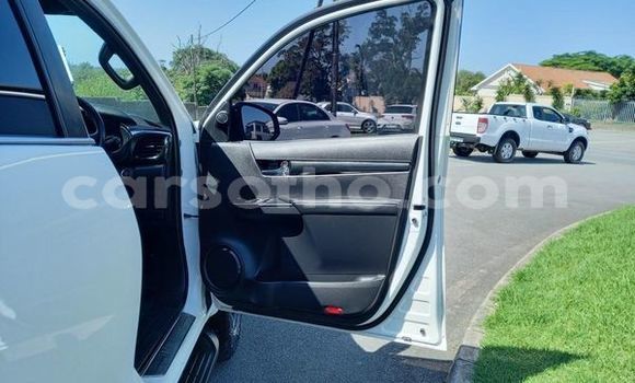 اشتري مستعمل Toyota Hilux White سيارة في Maseru في Maseru اشتري مستعمل Toyota Hilux White سيارة في Maseru في Maseru