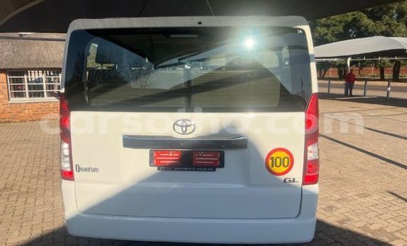 Sayi Na hannu Toyota Aqua White Mota in Maseru a Maseru Sayi Na hannu Toyota Aqua White Mota in Maseru a Maseru