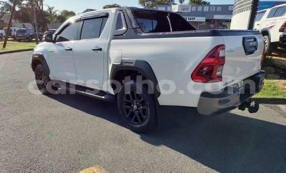 Sayi Na hannu Toyota Hilux White Mota in Maseru a Maseru Sayi Na hannu Toyota Hilux White Mota in Maseru a Maseru