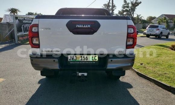 Sayi Na hannu Toyota Hilux White Mota in Maseru a Maseru Sayi Na hannu Toyota Hilux White Mota in Maseru a Maseru