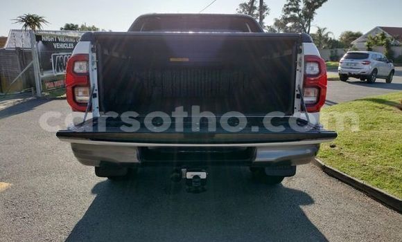 Sayi Na hannu Toyota Hilux White Mota in Maseru a Maseru Sayi Na hannu Toyota Hilux White Mota in Maseru a Maseru