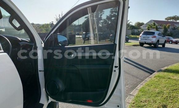 Sayi Na hannu Toyota Hilux White Mota in Maseru a Maseru Sayi Na hannu Toyota Hilux White Mota in Maseru a Maseru