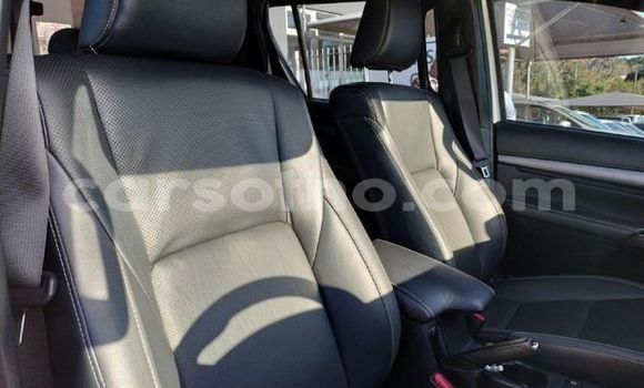 Sayi Na hannu Toyota Hilux White Mota in Maseru a Maseru Sayi Na hannu Toyota Hilux White Mota in Maseru a Maseru