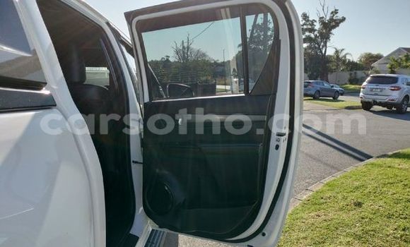 Sayi Na hannu Toyota Hilux White Mota in Maseru a Maseru Sayi Na hannu Toyota Hilux White Mota in Maseru a Maseru