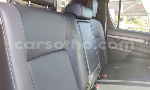 Sayi Na hannu Toyota Hilux White Mota in Maseru a Maseru Sayi Na hannu Toyota Hilux White Mota in Maseru a Maseru