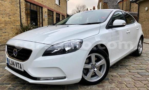 Sayi Na hannu Volvo V40 White Mota in Mohale's Hoek a Mohale's Hoek