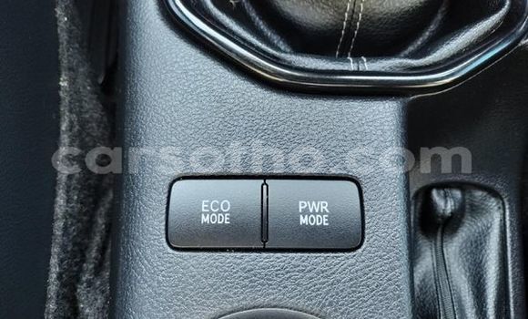 Sayi Na hannu Toyota Hilux White Mota in Maseru a Maseru Sayi Na hannu Toyota Hilux White Mota in Maseru a Maseru