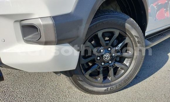 Sayi Na hannu Toyota Hilux White Mota in Maseru a Maseru Sayi Na hannu Toyota Hilux White Mota in Maseru a Maseru