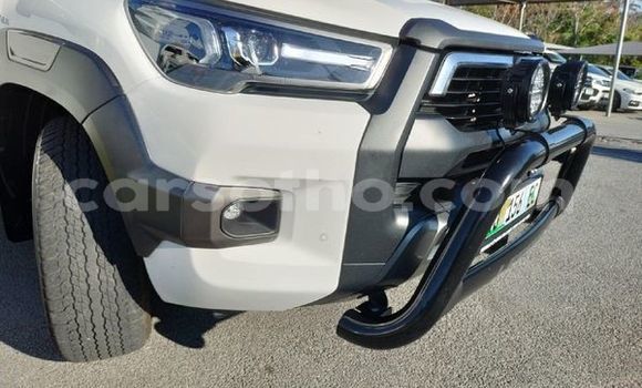 Sayi Na hannu Toyota Hilux White Mota in Maseru a Maseru Sayi Na hannu Toyota Hilux White Mota in Maseru a Maseru