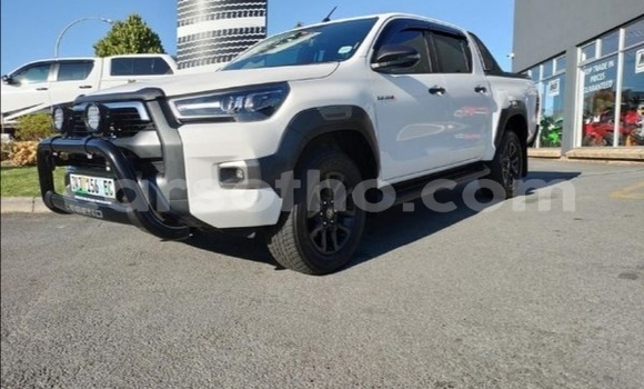 Sayi Na hannu Toyota Hilux White Mota in Maseru a Maseru Sayi Na hannu Toyota Hilux White Mota in Maseru a Maseru