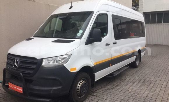 Sayi Na hannu Mercedes Viano White Mota in Maseru a Maseru