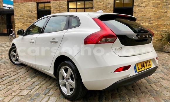 Buy Used Volvo V40 White Car in Mohale's Hoek in Mohale's Hoek Buy Used Volvo V40 White Car in Mohale's Hoek in Mohale's Hoek