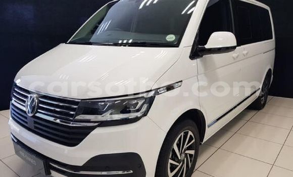 Sayi Na hannu Volkswagen Caravelle White Mota in Maseru a Maseru Sayi Na hannu Volkswagen Caravelle White Mota in Maseru a Maseru