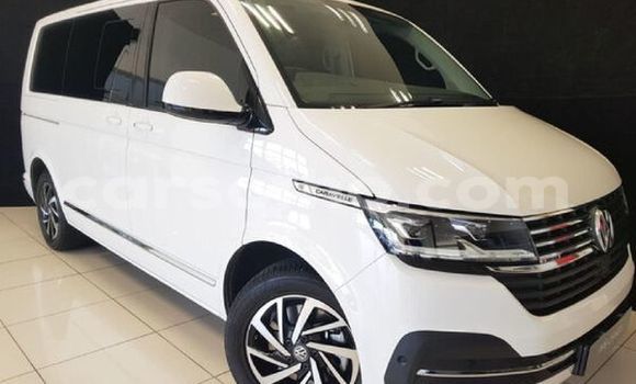 Sayi Na hannu Volkswagen Caravelle White Mota in Maseru a Maseru Sayi Na hannu Volkswagen Caravelle White Mota in Maseru a Maseru