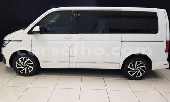 Sayi Na hannu Volkswagen Caravelle White Mota in Maseru a Maseru Sayi Na hannu Volkswagen Caravelle White Mota in Maseru a Maseru